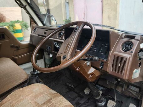 1990 Toyota Dyna, белый, 700000 рублей, вид 4
