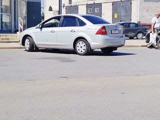 2009 Ford Focus II Рестайлинг, серебристый, 630000 рублей, вид 4
