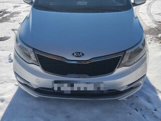 2016 Kia Rio III Рестайлинг, серебристый, 1300000 рублей, вид 1