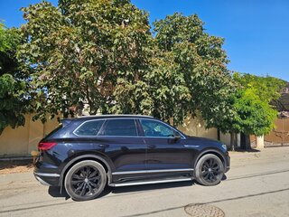 2018 Volkswagen Touareg III, чёрный, 4400000 рублей, вид 2