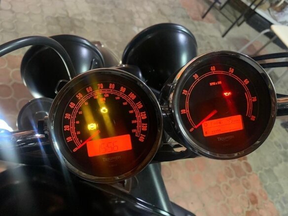 2011 Triumph Rocket 3, чёрный, 900000 рублей - вид 3
