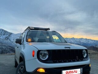 2017 Jeep Renegade Trailhawk I, белый, 2000000 рублей, вид 3