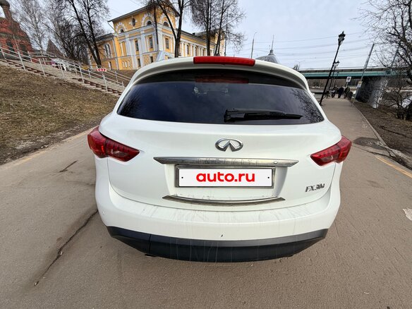 2012 Infiniti FX30d II (S51) Рестайлинг, белый, 3480000 рублей - вид 3