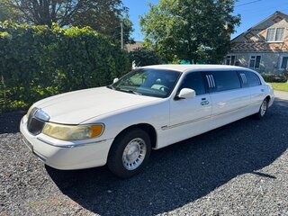 2001 Lincoln Town Car III, белый, 700000 рублей, вид 1