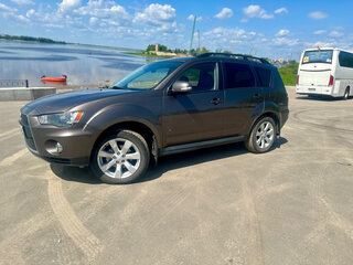 2011 Mitsubishi Outlander II Рестайлинг, коричневый, 1320000 рублей, вид 1
