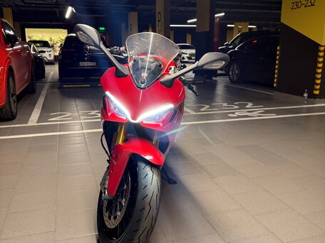 2021 Ducati Supersport, красный, 1100000 рублей, вид 2