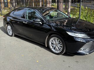 2020 Toyota Camry VIII (XV70), чёрный, 3500000 рублей, вид 2