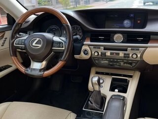 2015 Lexus ES 300h VI Рестайлинг, красный, 2200000 рублей, вид 4