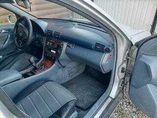 2000 Mercedes-Benz C-Класс 220 II (W203), серебристый, 350000 рублей, вид 4