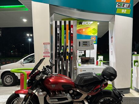 2020 Triumph Rocket 3, красный, 1900000 рублей, вид 2