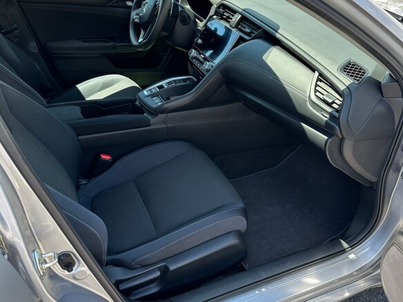 2019 Honda Insight III, серебристый, 1850000 рублей - вид 9