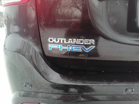 2017 Mitsubishi Outlander PHEV III Рестайлинг 2, чёрный, 2600000 рублей - вид 18