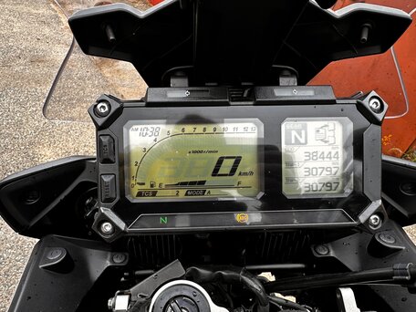 2018 Yamaha MT-09 Tracer (FJ-09), серебристый, 950000 рублей, вид 2