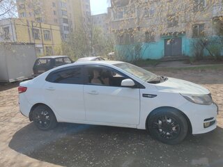 2016 Kia Rio III Рестайлинг, белый, 600000 рублей, вид 2