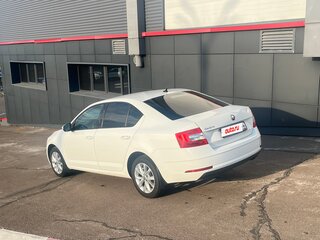 2018 Skoda Octavia III (A7) Рестайлинг, белый, 1420000 рублей, вид 3