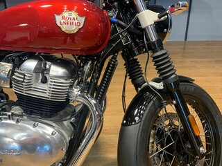 2025 Royal Enfield Interceptor 650, красный, 633000 рублей, вид 3