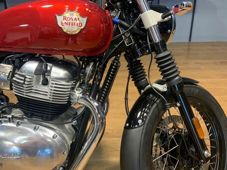2025 Royal Enfield Interceptor 650, красный, 633000 рублей, вид 3