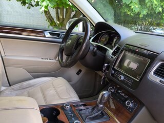 2011 Volkswagen Touareg II, белый, 2000000 рублей, вид 4
