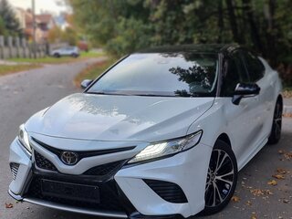 2019 Toyota Camry VIII (XV70), белый, 3500000 рублей, вид 1