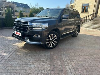 2019 Toyota Land Cruiser 200 Series Рестайлинг 2, серый, 8050000 рублей, вид 2