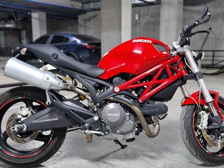 2009 Ducati Monster 696, красный, 530000 рублей, вид 1