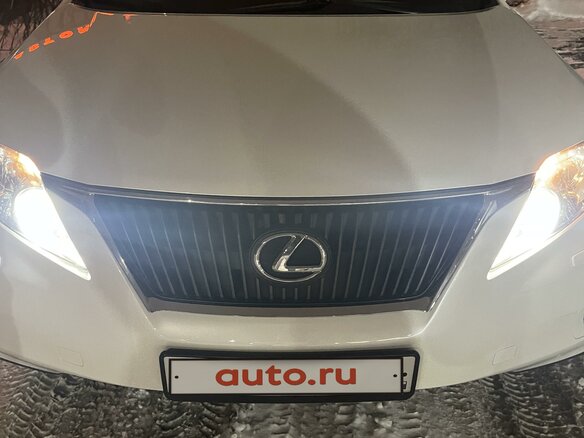 2010 Lexus RX 350 III, белый - вид 1