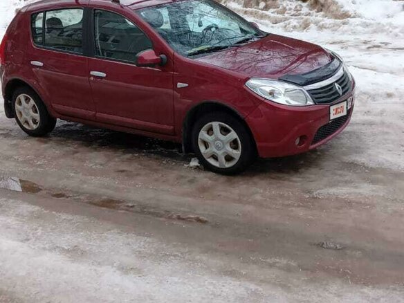 2012 Renault Sandero I, красный, 515000 рублей - вид 2