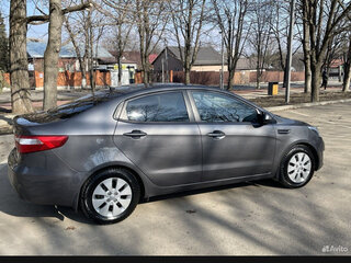 2013 Kia Rio 5-speed III, серый, 680000 рублей, вид 3