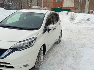 2020 Nissan Note e-Power II Рестайлинг, белый, 1550000 рублей, вид 4