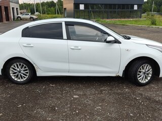 2017 Kia Rio IV, белый, 910000 рублей, вид 4
