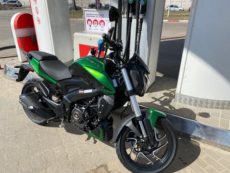 2021 Bajaj Dominar 400, зелёный, 435000 рублей, вид 2