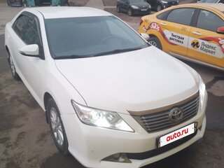 2013 Toyota Camry VII (XV50), белый, 1790000 рублей, вид 3