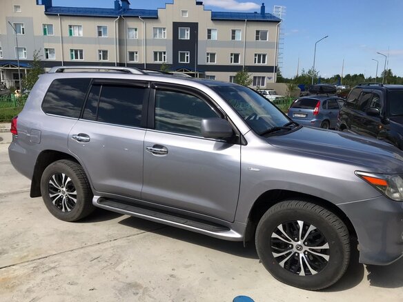 2009 Lexus LX 570 III, серебристый, 3333333 рублей - вид 1