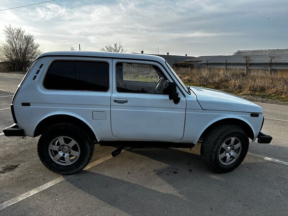 2002 Lada (ВАЗ) 2121 (4x4) I Рестайлинг, белый, 360000 рублей - вид 8
