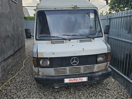 1983 Mercedes-Benz MB 100, белый, 300000 рублей, вид 2