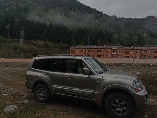 2002 Mitsubishi Montero III, белый, 850000 рублей, вид 3
