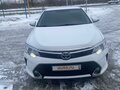 2017 Toyota Camry VII (XV50) Рестайлинг, белый, 2100000 рублей - вид 3