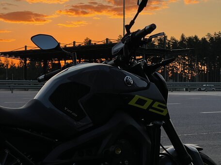 2016 Yamaha MT-09 (FZ-09), серый, 599000 рублей, вид 2