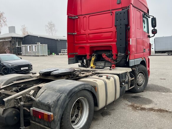 2010 DAF XF 105, красный, 1630000 рублей - вид 4