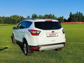 2017 Ford Kuga II Рестайлинг, белый, 1450000 рублей, вид 4
