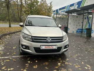 2014 Volkswagen Tiguan I Рестайлинг, серебристый, 1400000 рублей, вид 2