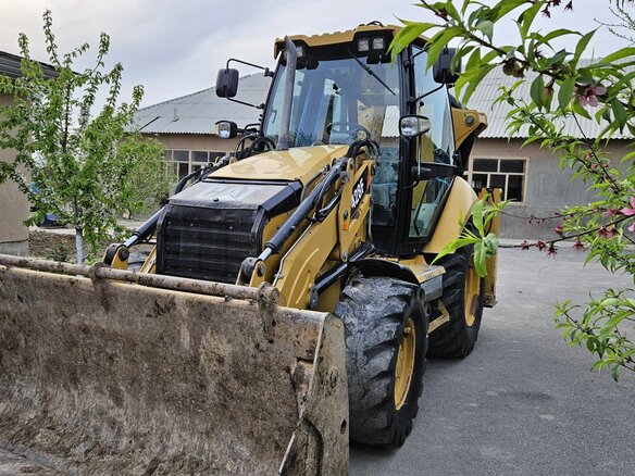 2013 Caterpillar 428, жёлтый, 5700000 рублей - вид 12
