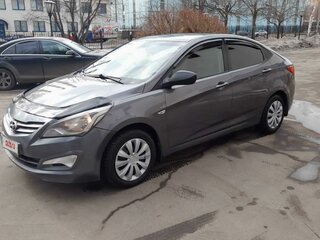 2016 Hyundai Solaris I Рестайлинг, серебристый, 850000 рублей, вид 1
