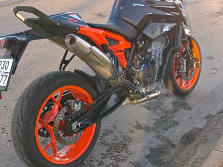 2023 KTM 890 Duke GP, оранжевый, 799000 рублей, вид 2