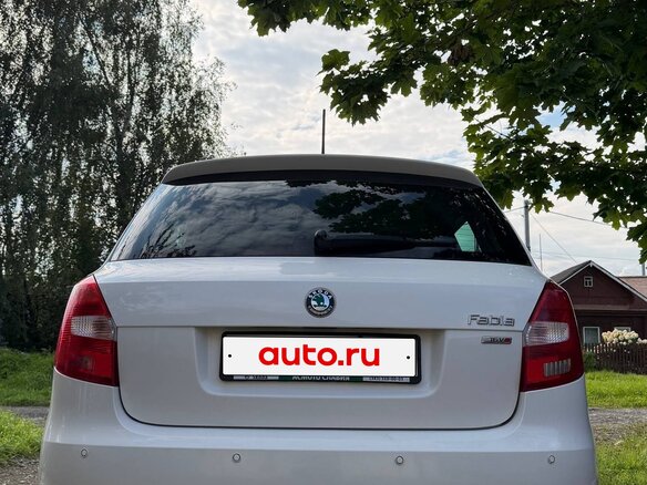 2011 Skoda Fabia II Рестайлинг, белый, 770000 рублей - вид 7