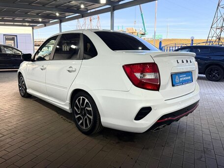 2025 Lada (ВАЗ) Granta Sportline I Рестайлинг, белый, 889000 рублей, вид 3
