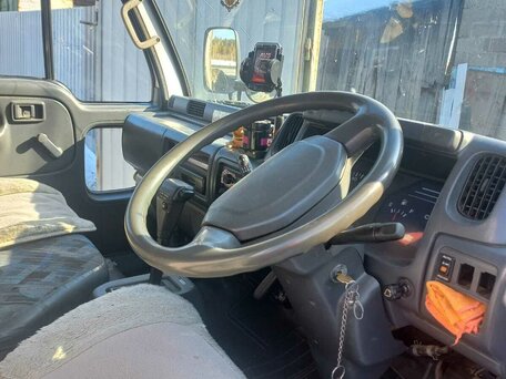 2001 Nissan Atlas, синий, 1000050 рублей, вид 2