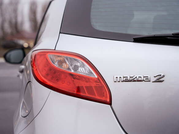 2008 Mazda 2 II (DE), серебристый