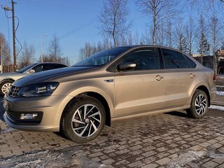 2018 Volkswagen Polo V Рестайлинг, бежевый, 1550000 рублей, вид 1
