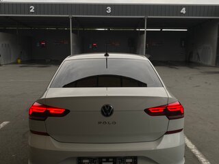 2021 Volkswagen Polo VI, белый, 1400000 рублей, вид 2